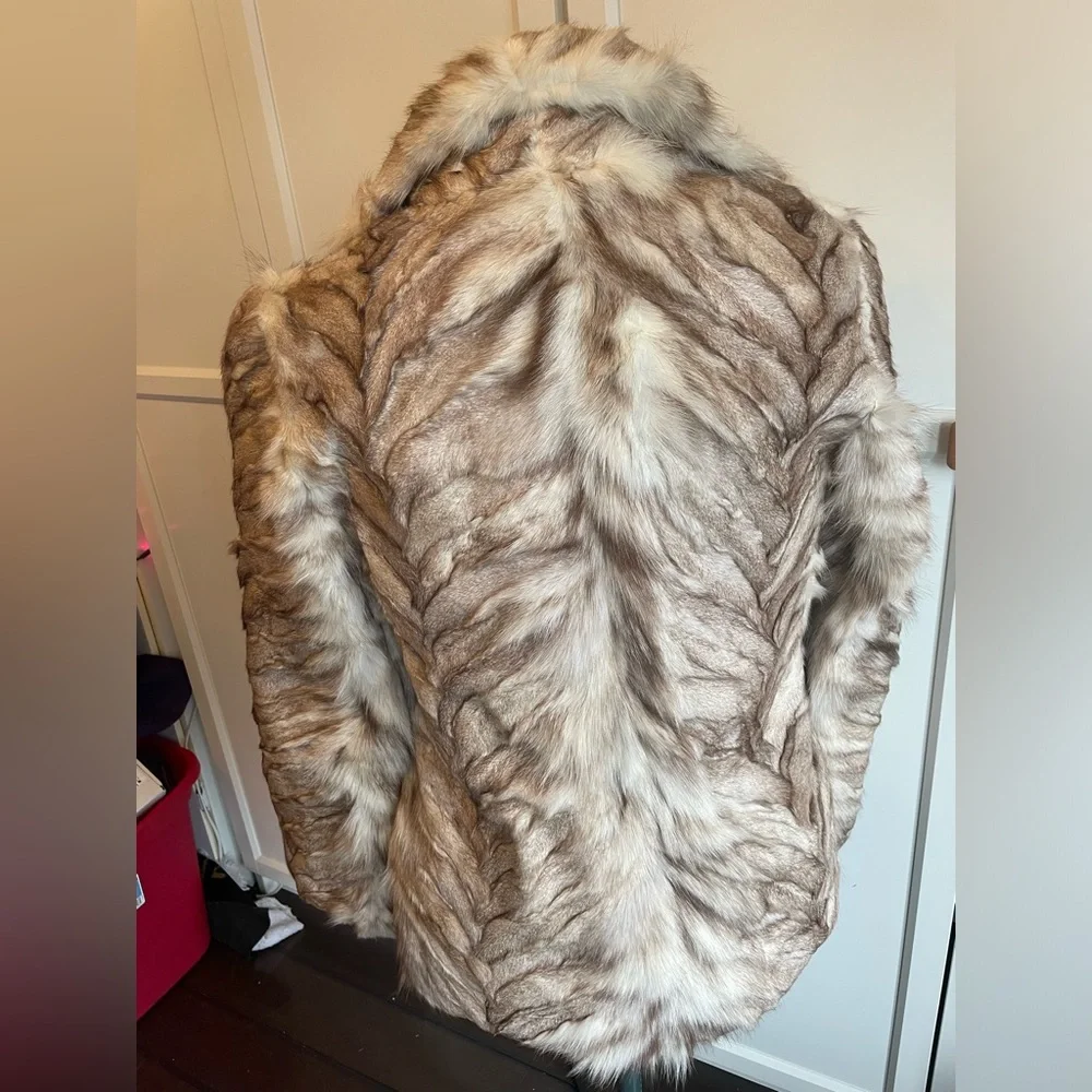 Vintage fox herringbone pattern fur coat with leather accents - Picture 2 of 4